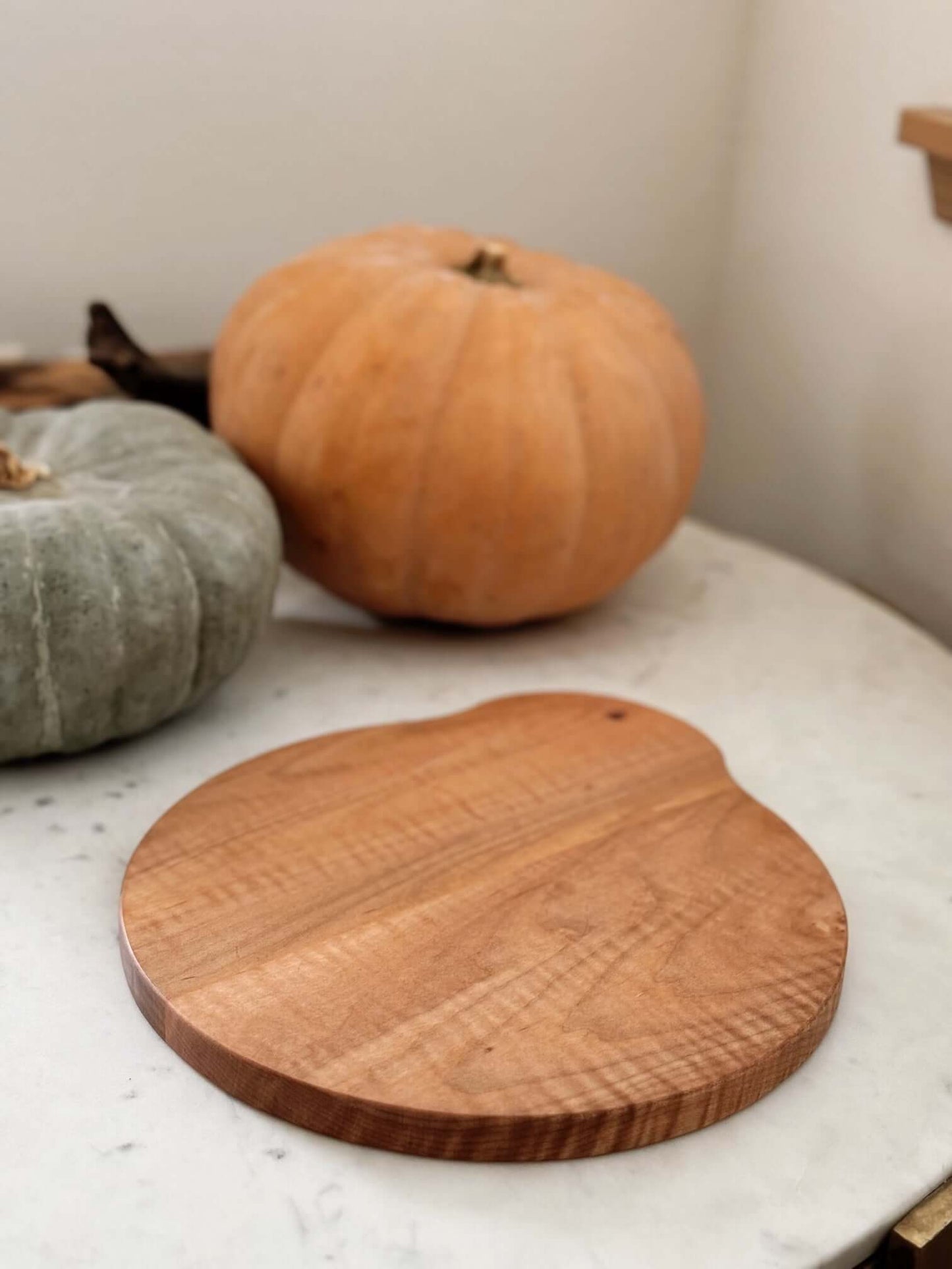 Handmade customizable round cutting/serving board. Marten Custom Woodcraft LLC.